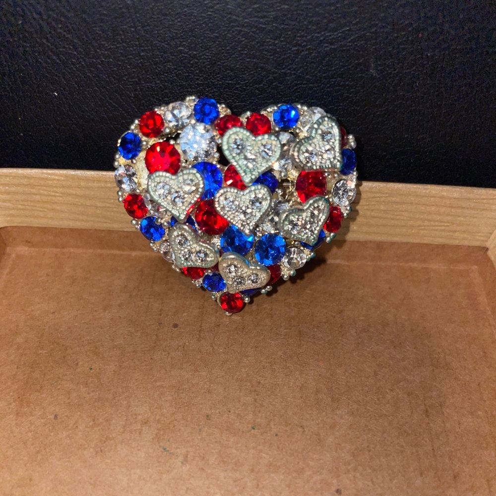 Beautiful heart shape red,white and stone pendant!